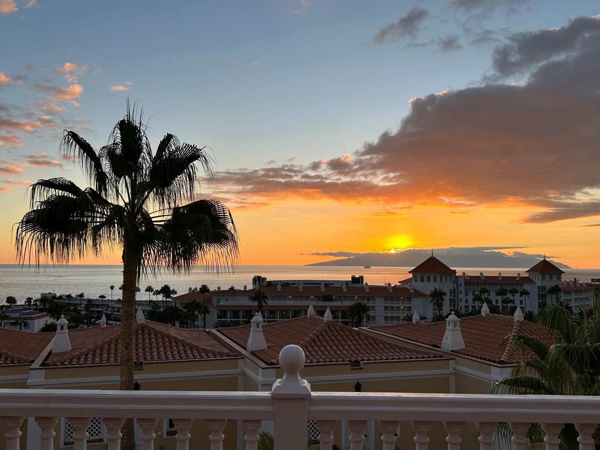 Playa Del Duque-Amazing Views 2 Bedroom 阿德耶 外观 照片